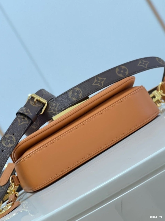 Cheap Louis Vuitton SWING 0715